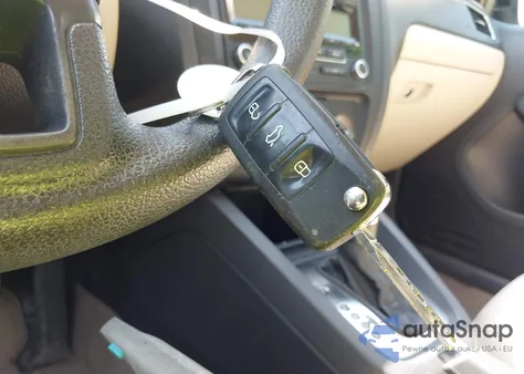 2011 Volkswagen Jetta 2.5L Se z USA, uszkodzony, nr VIN 3VWDZ7AJ8BM083536